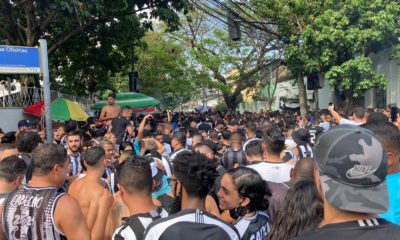 Torcida do Botafogo se reúne no Nilton Santos