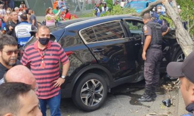 Imagem de um acidente após perseguição policial na Tijuca