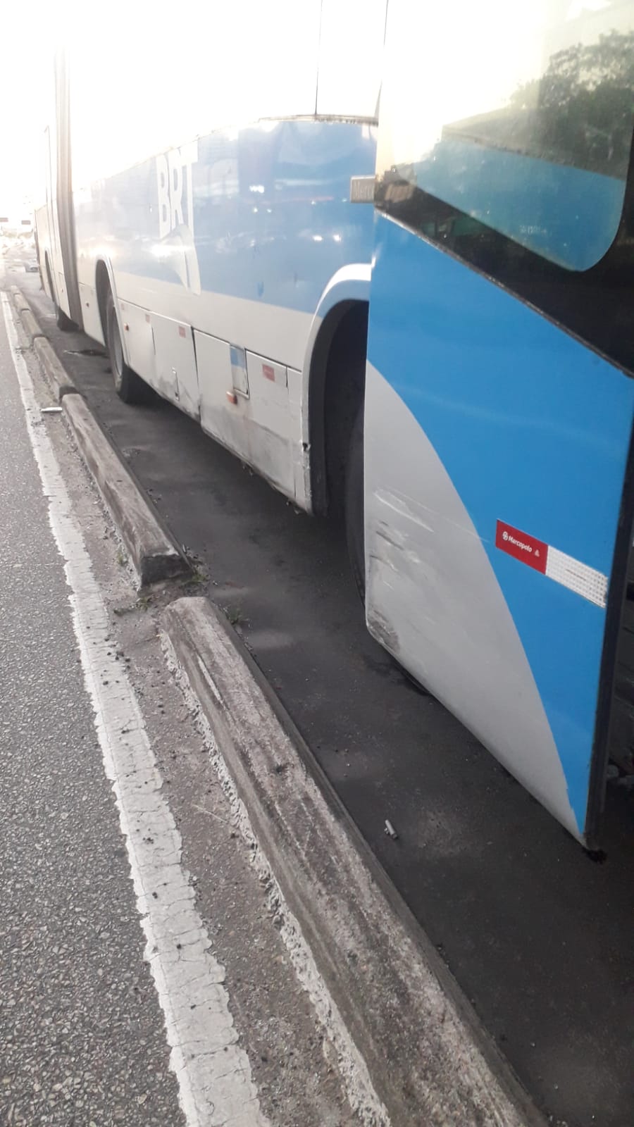 Imagem do BRT após acidente na Barra da Tijuca 