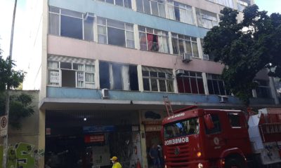 Incêndio atinge prédio no Centro do Rio