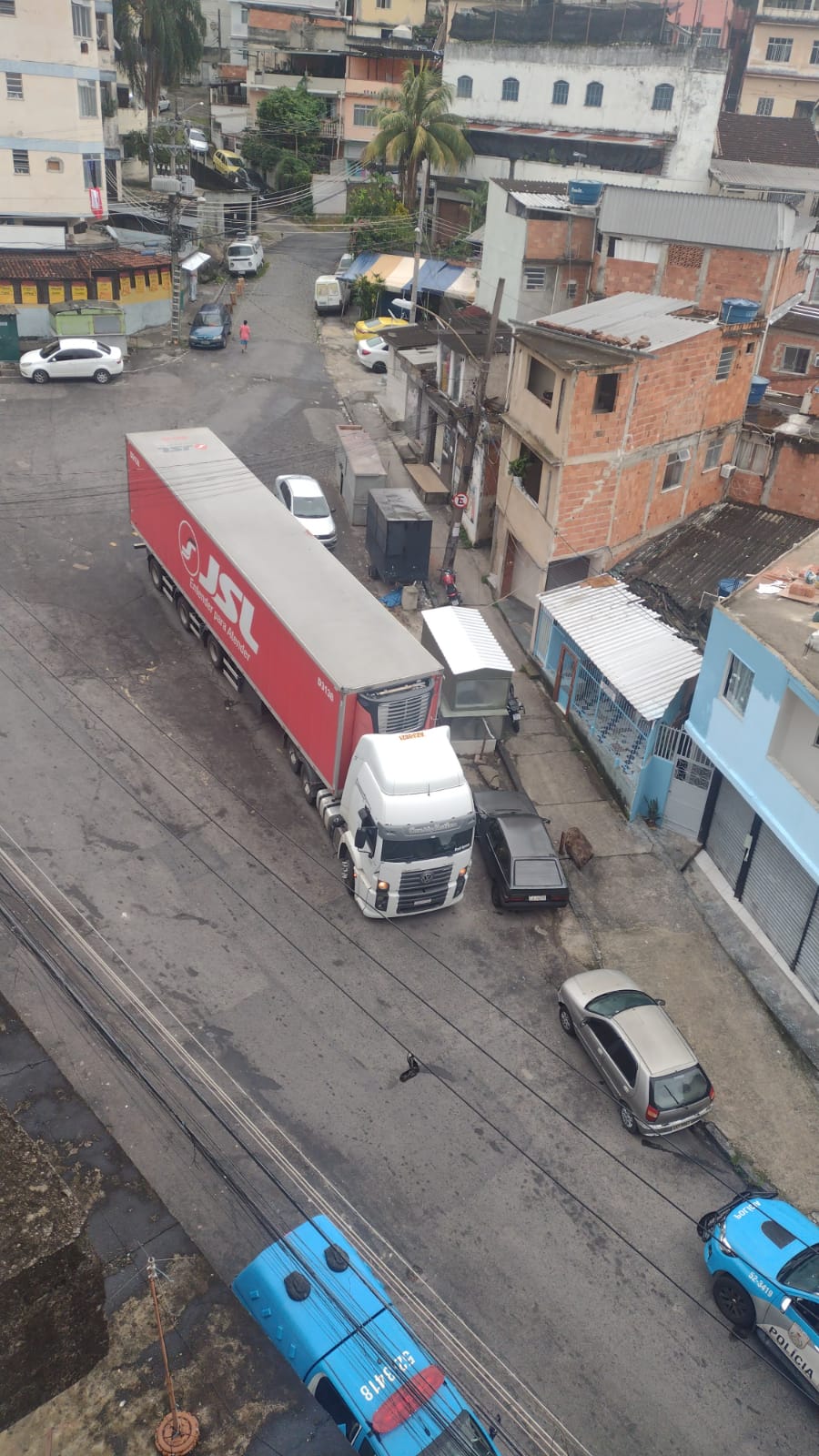 caminhão na rua 