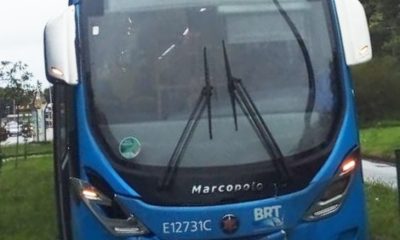 Imagem de um BRT após acidente