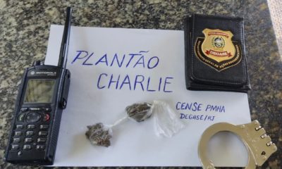 Imagem de drogas, rádio de comunicação e distintivo