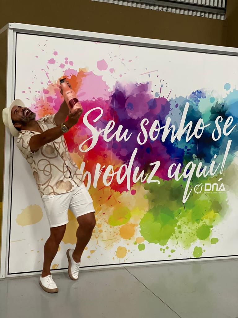 Apresentador Rodrigo Oliver 