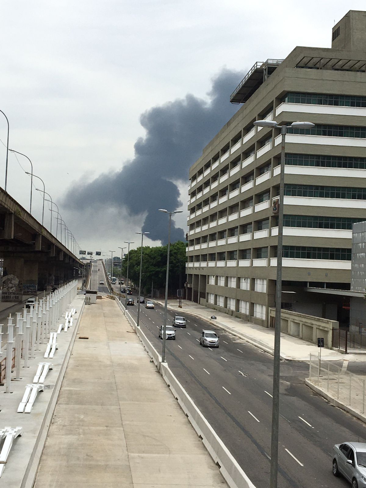 incêndio carcaça de embarcação