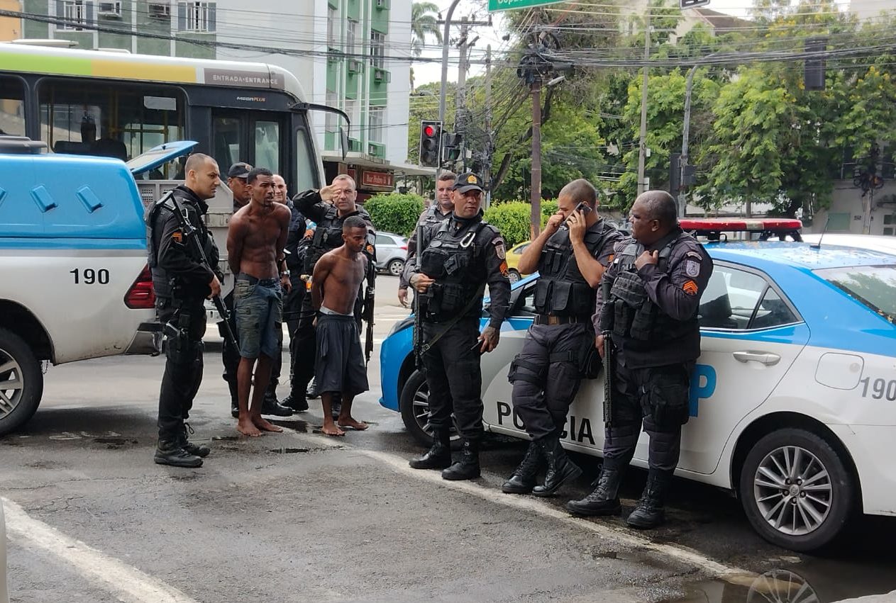 Criminoso é preso após assaltar passageiros na estação de trem São Cristóvão