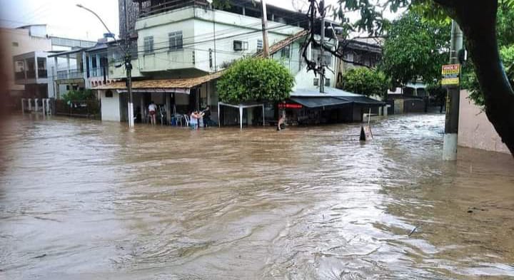 Cidade de Cardoso Moreira é atingida por temporal