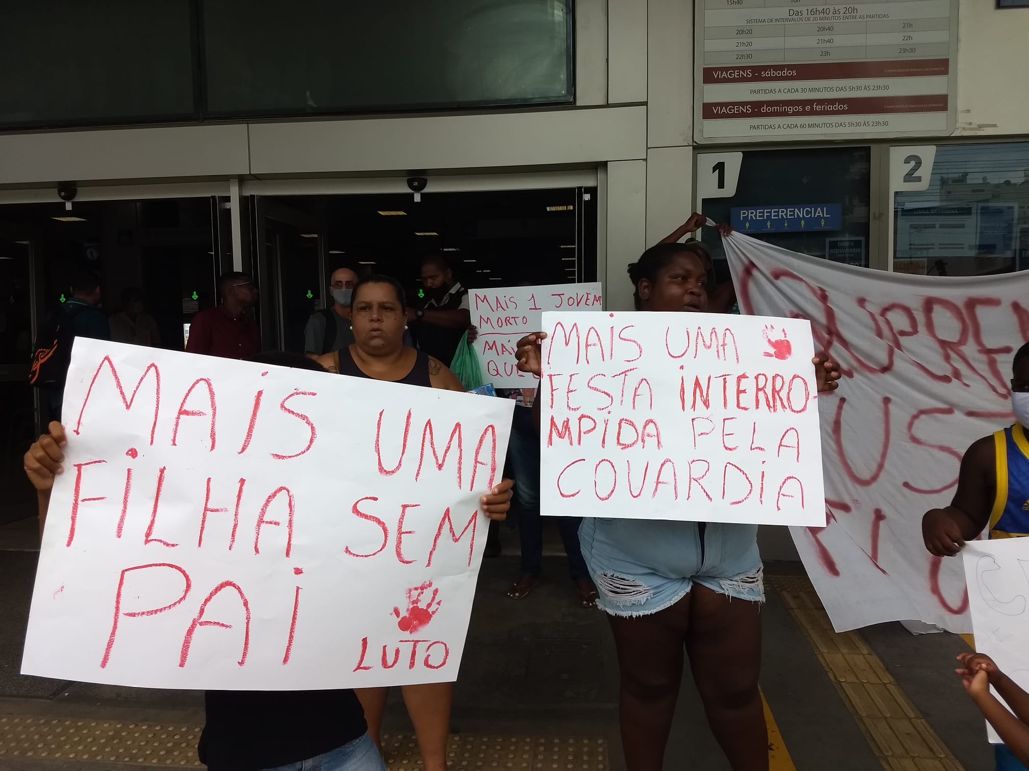 Protesto contra morte de vendedor de balas em Niterói
