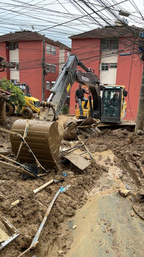 Prefeitura de Caxias ajuda no resgate às vítimas em Petrópolis