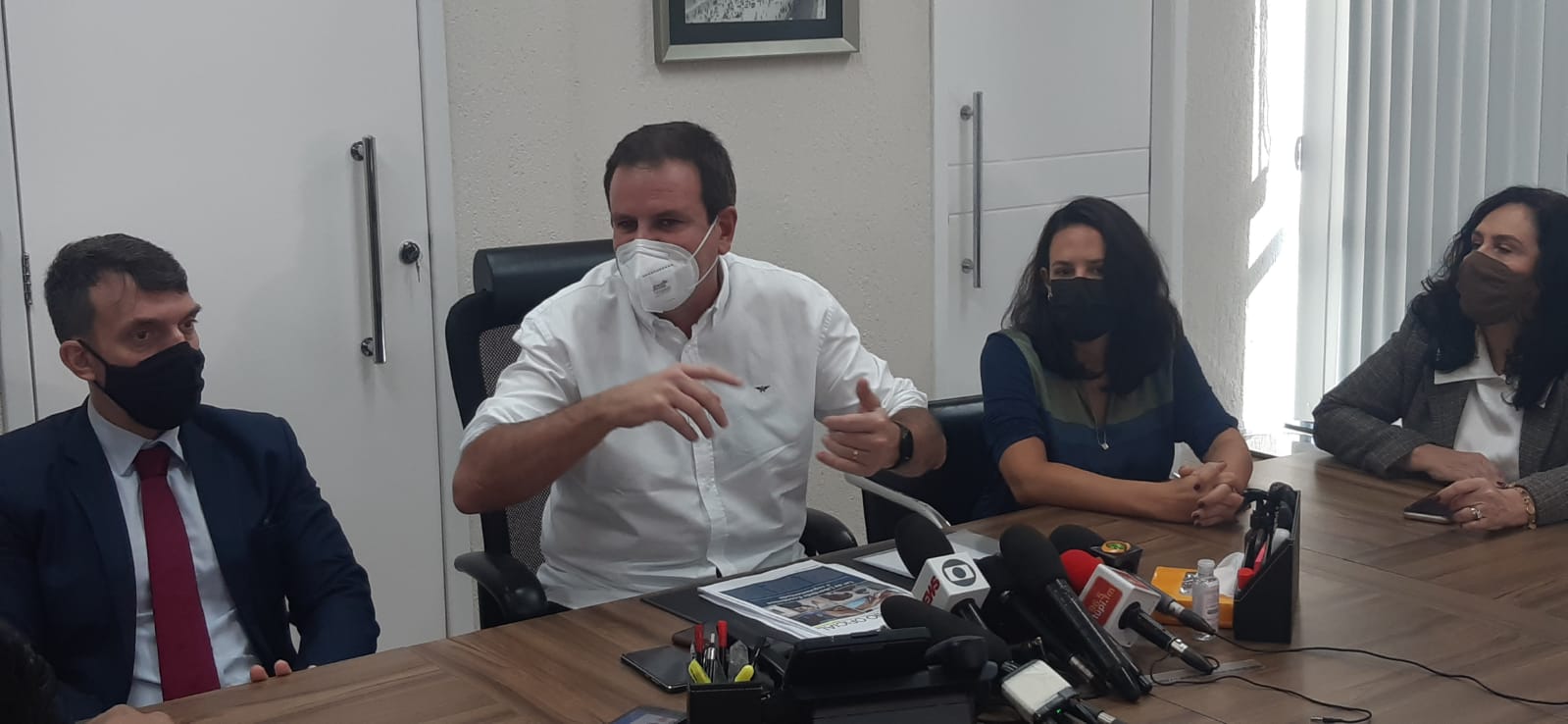 Eduardo Paes anuncia encampação do BRT