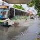 Ponto de alagamento em Nova Iguaçu, na Baixada Fluminense
