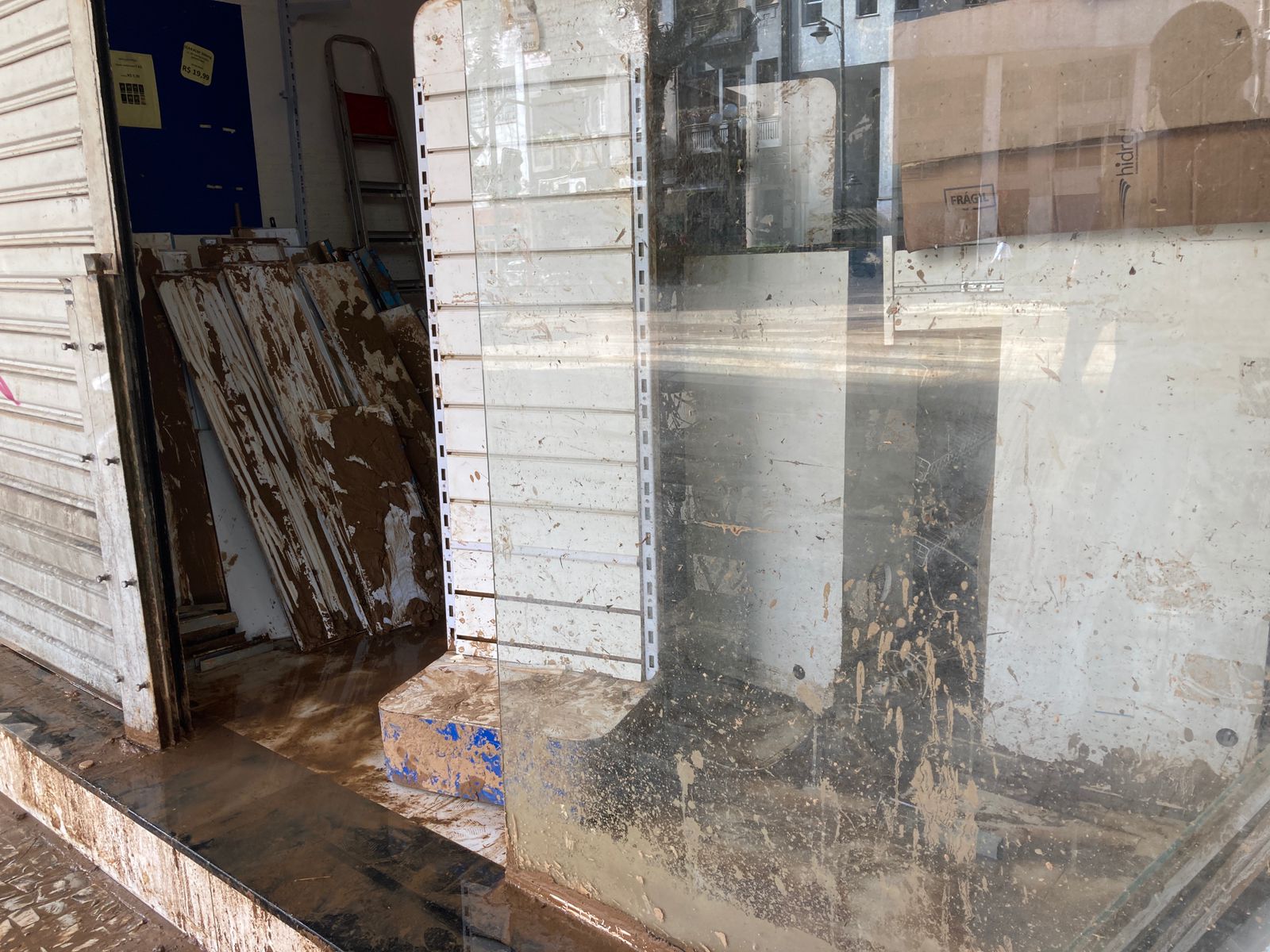 Academia fica destruída após temporal em Petrópolis