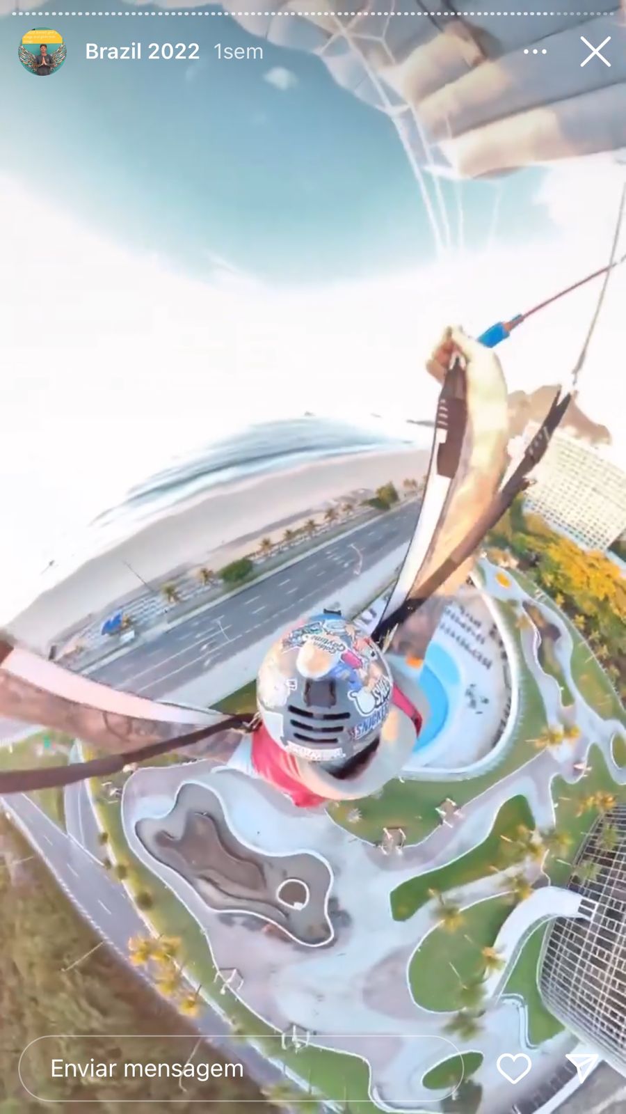 Australiano viraliza ao saltar de paraquedas do Hotel Sheraton.