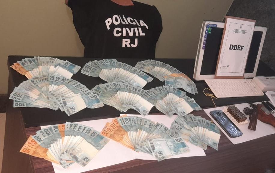 Apreensão feita pela Polícia Civil em operação para prender milicianos na Zona Oeste do Rio