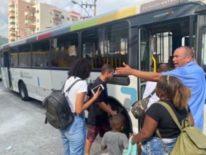 ônibus ficam lotados após paralisação do BRT