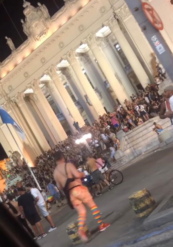 Bloco na escadaria do Museu Tiradentes