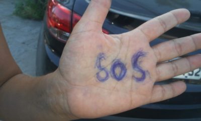 Mulher escreve SOS nas mãos com caneta para pedir socorro e ex é detido em Saquarema