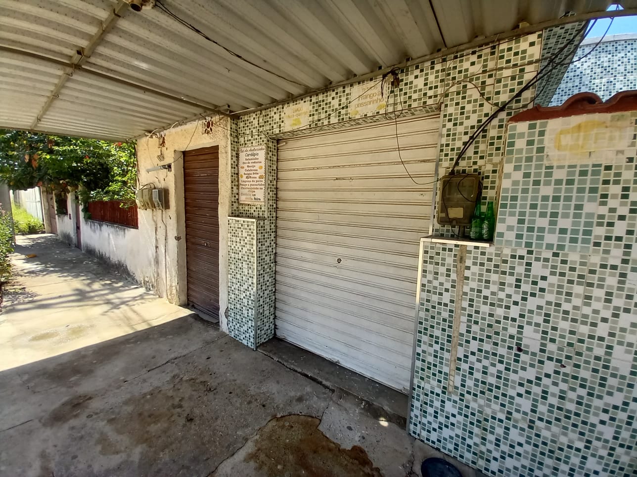 Ataque a tiros em bar em Itaboraí deixa dois mortos e um PM ferido