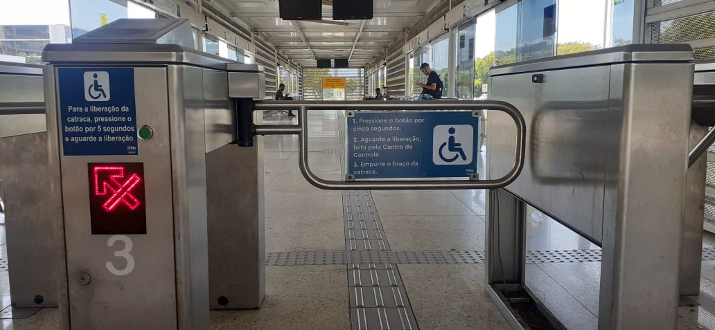 Automação das catracas para pessoas com deficiência