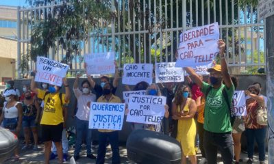 Protesto contra a prisão de Caio Telles, de 20 anos, acusado de envolvimento no roubo de uma moto em São Gonçalo