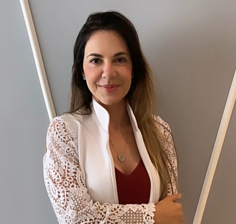 Médica cirurgiã plástica Valéria Destéfani