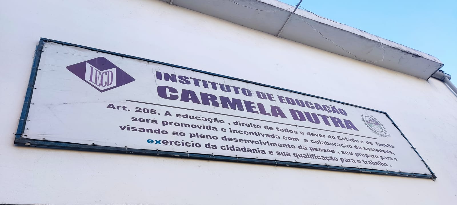 Fachada do Instituto de Educação Carmela Dutra, localizado no bairro de Madureira