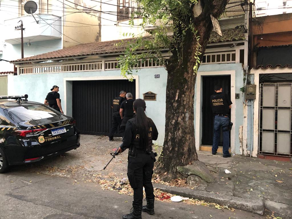 Polícia Federal faz operação contra tráfico internacional de armas