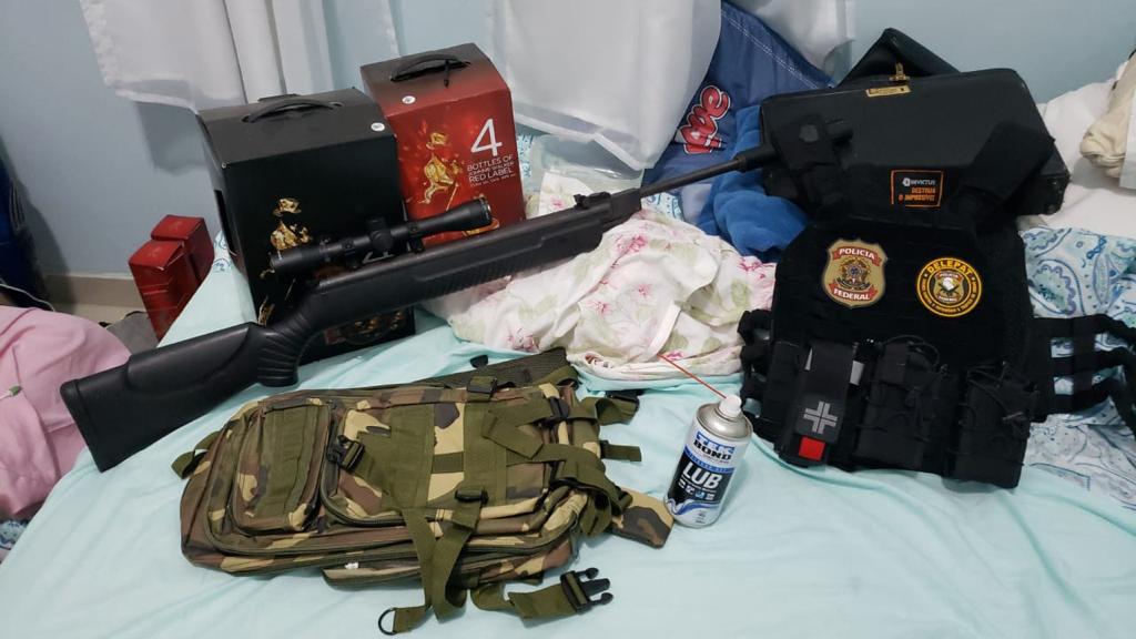 Apreensão realizada na casa de um dos alvos, em Vila Isabel, na Zona Norte do Rio