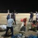 Materiais esportivos enterrados na areia da Praia do Flamengo