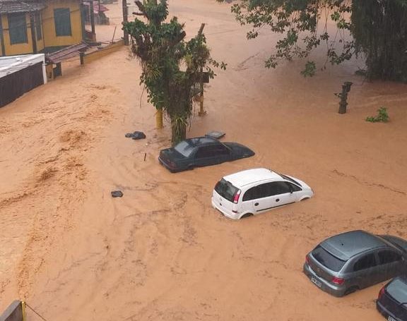 Chuva que atinge Petrópolis neste domingo (20)