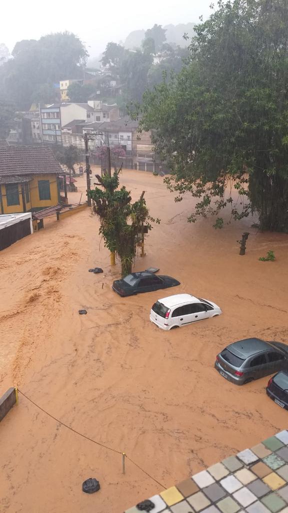 Chuva que atinge Petrópolis neste domingo (20)