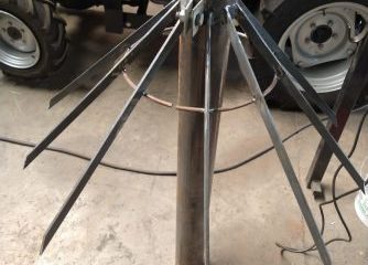 Acessório em postes para evitar furto de cabos e controladores dos sinais de trânsito