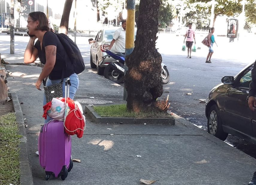 Mulher entra em desespero ao descobrir morte do marido na Tijuca