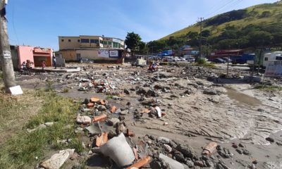 Cenário de destruição após estouro de tubulação no bairro Km 32
