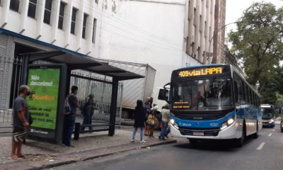 Ponto de ônibus no Centro do Rio
