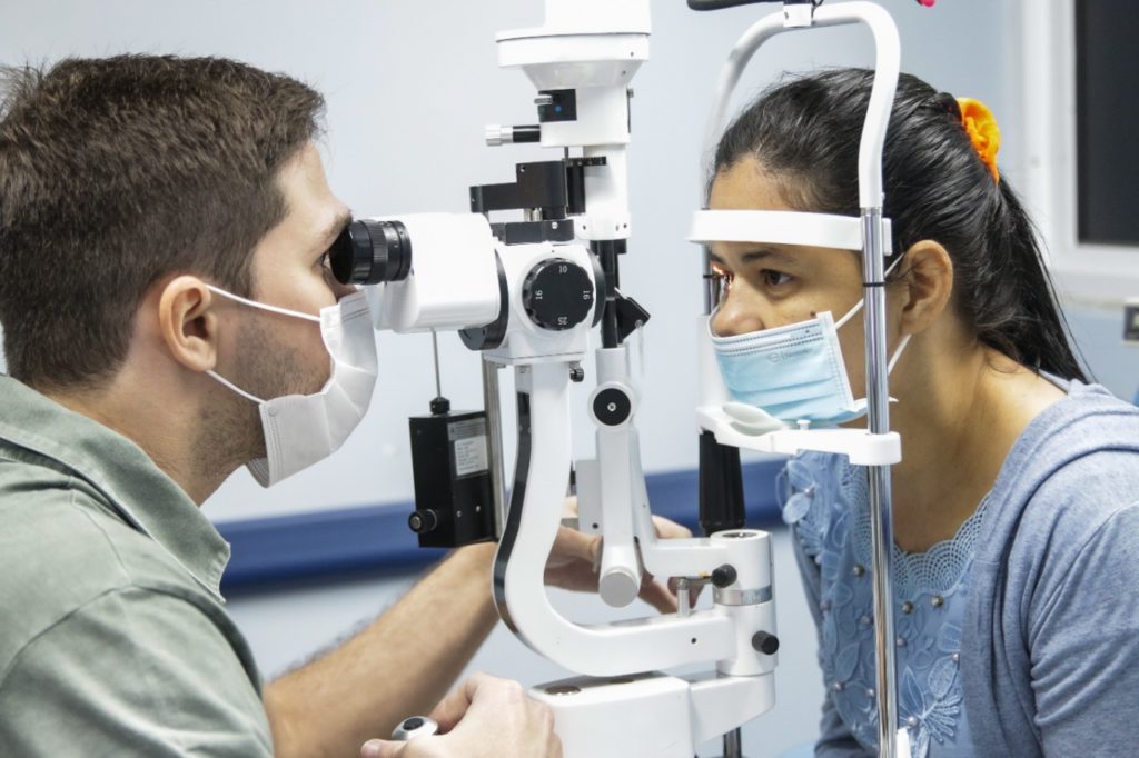 Exames no Hospital do Olho