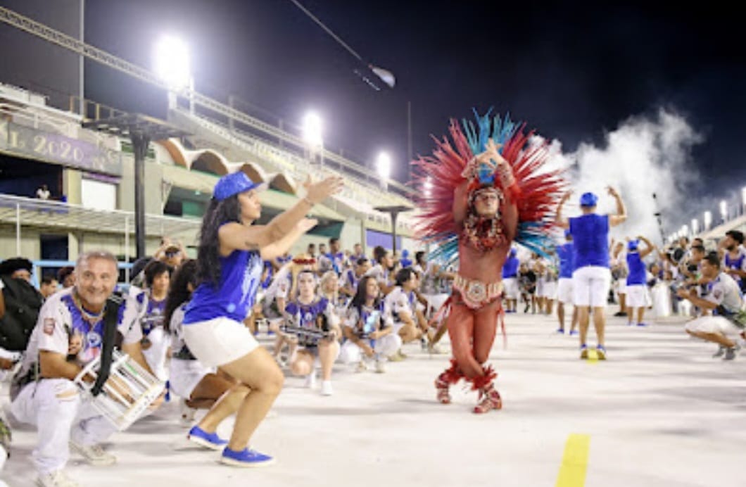 Índio guerreiro – Rei de bateria do Sossego dá show de samba no pé em ensaio técnico