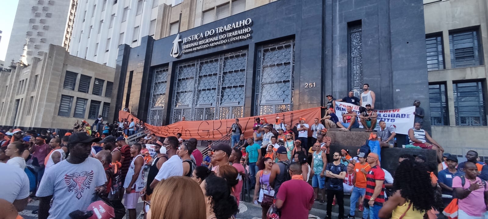 Manifestação dos funcionários da Comlurb no Centro do Rio