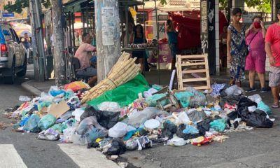Lixo em calçada no bairro de Pilares
