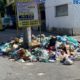 Lixo em calçada em Pilares