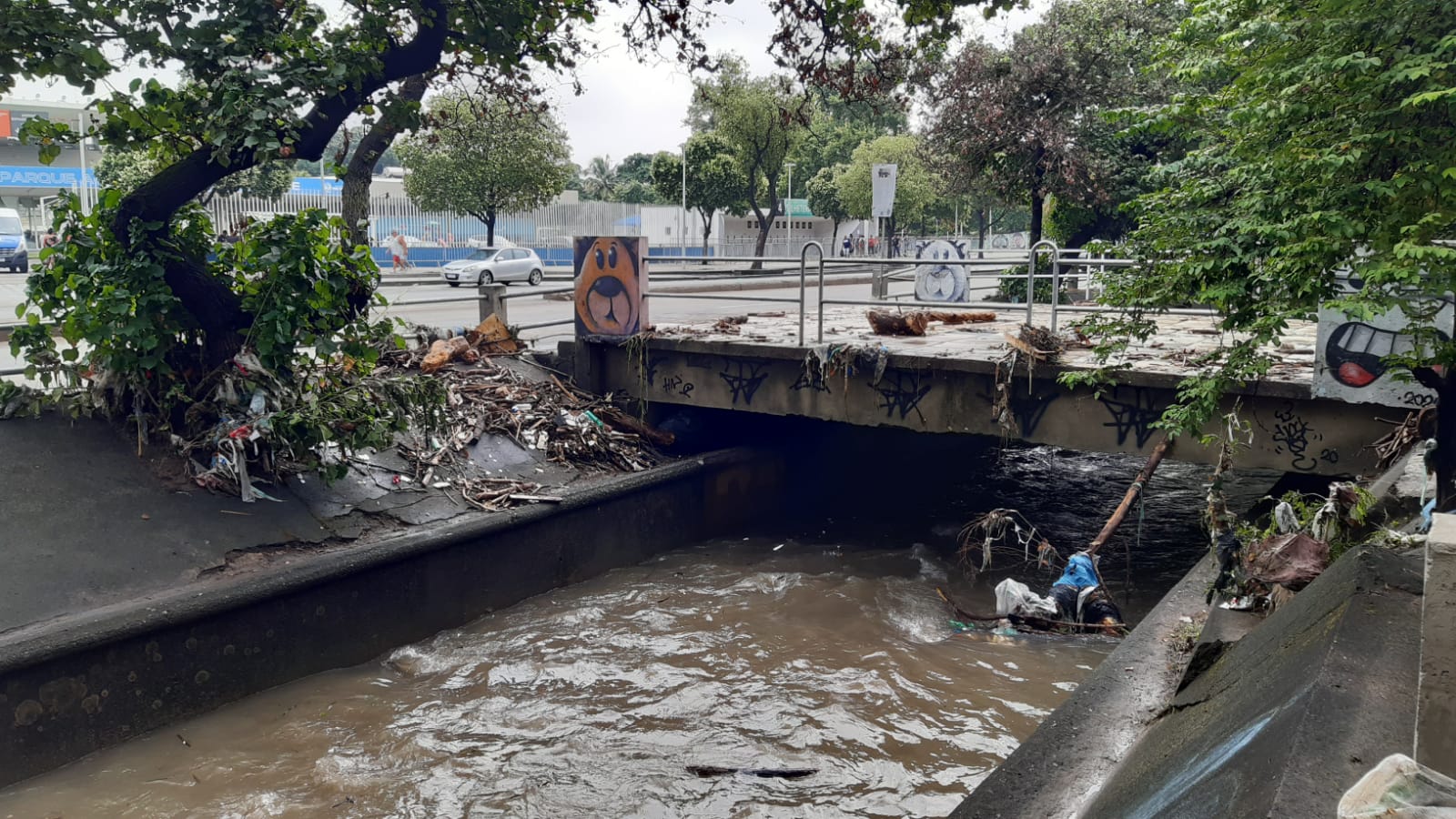 Rio Maracanã após chuva atingir o bairro da Zona Norte do Rio
