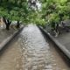 Rio Maracanã transborda após chuva atingir o bairro do Maracanã