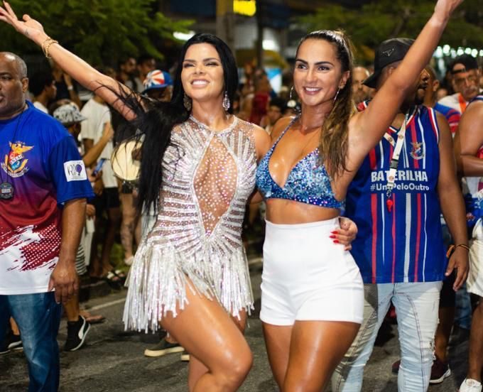 Atual e ex-rainha de comunidade da União da Ilha sambam juntas