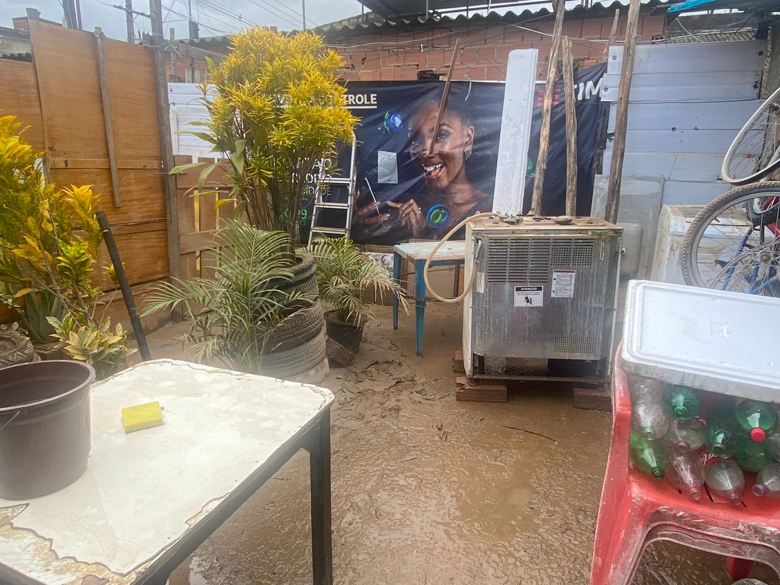 Vítimas das chuvas de Belford Roxo contabilizam prejuízos e pedem por socorro