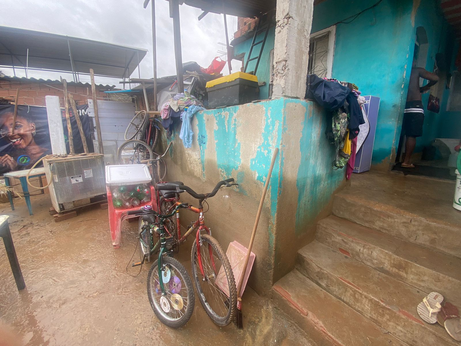 Vítimas das chuvas de Belford Roxo contabilizam prejuízos e pedem por socorro