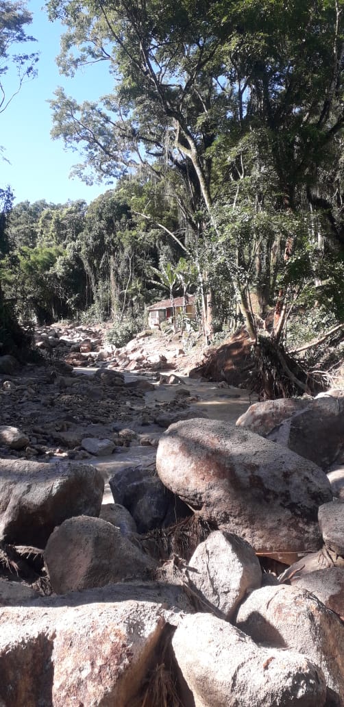 Tromba d'água causa tragédia em Cachoeiras de Macacu