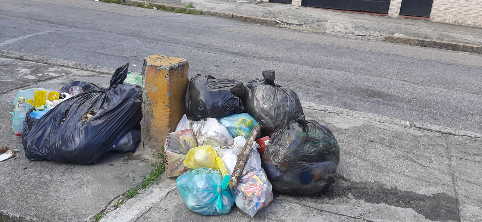 Falta de coleta de lixo causa transtornos em bairros da Zona Norte do Rio 