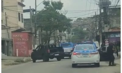 Viaturas da polícia em operação em Duque de Caxias