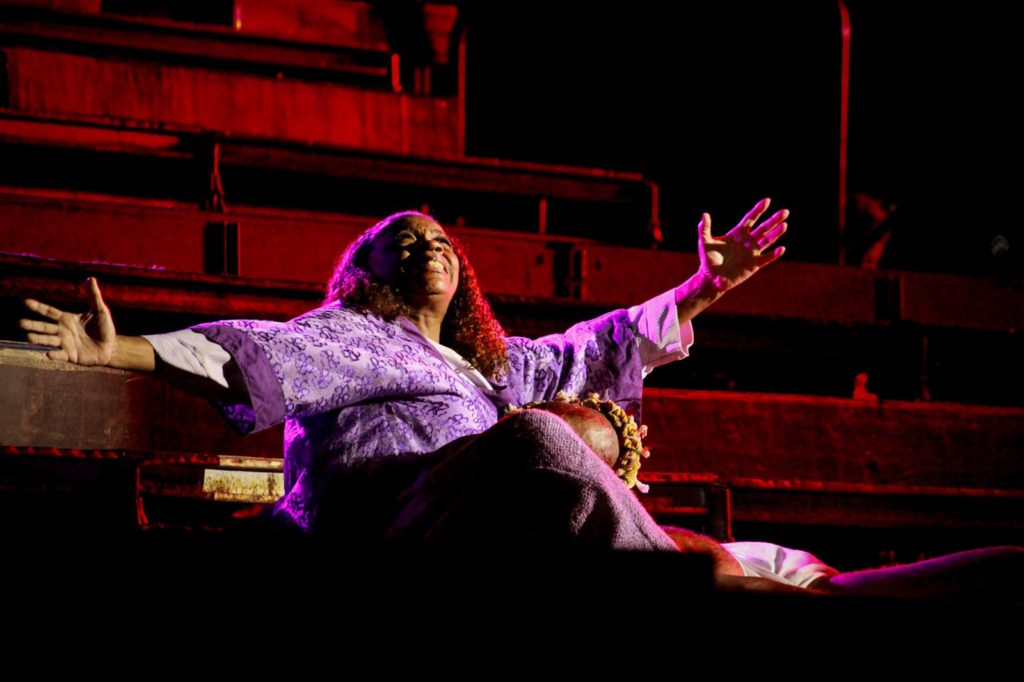 Zezé Motta interpretou Maria, mãe de Jesus, no espetáculo. (Foto: Talita Giudice/ Divulgação)