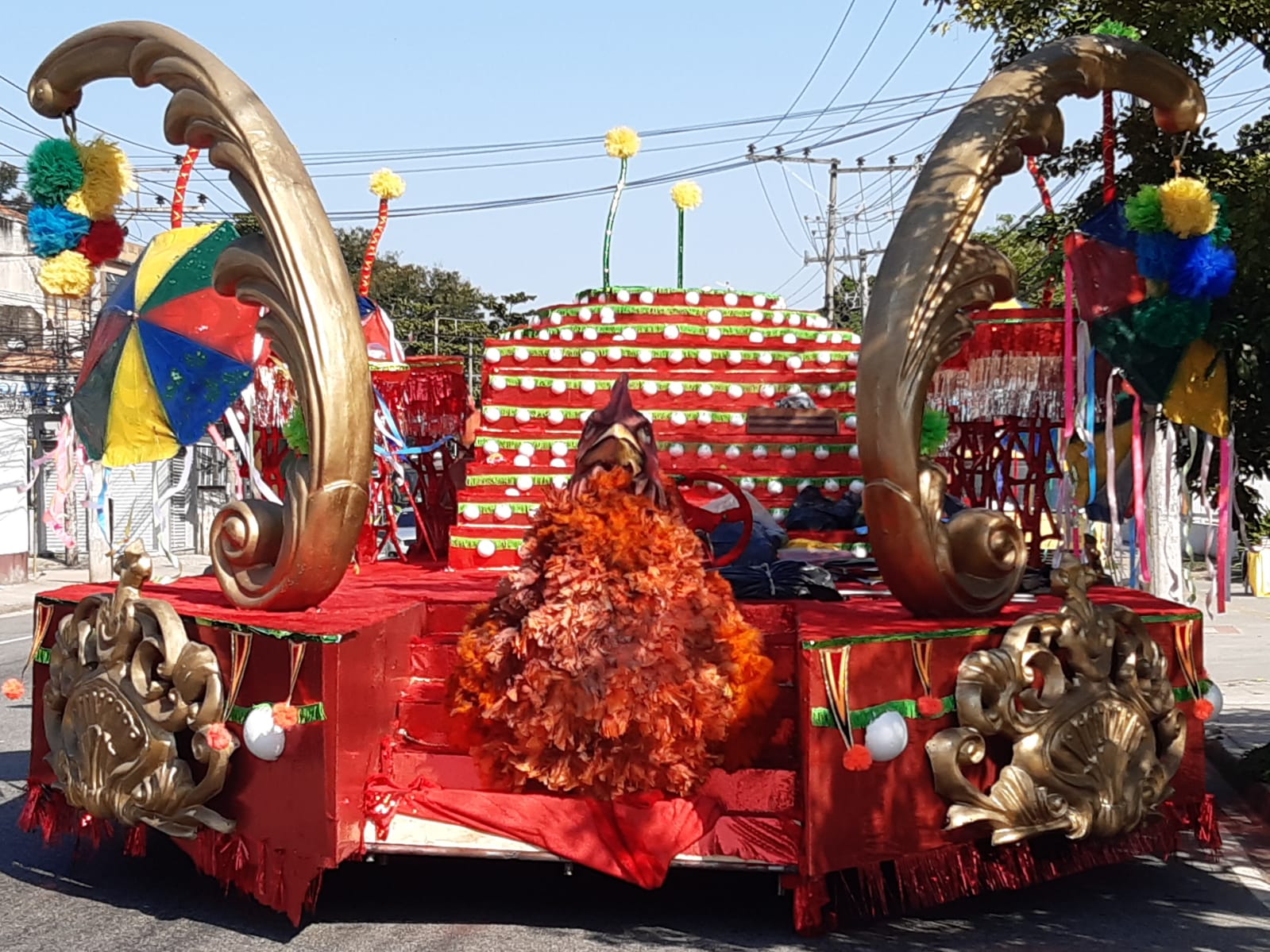 Escolas se preparam para mais um dia de desfile na Intendente Magalhães